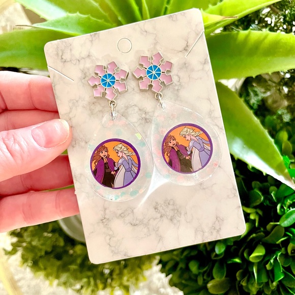 Elsa and Anna Frozen Earrings - Picture 3 of 4